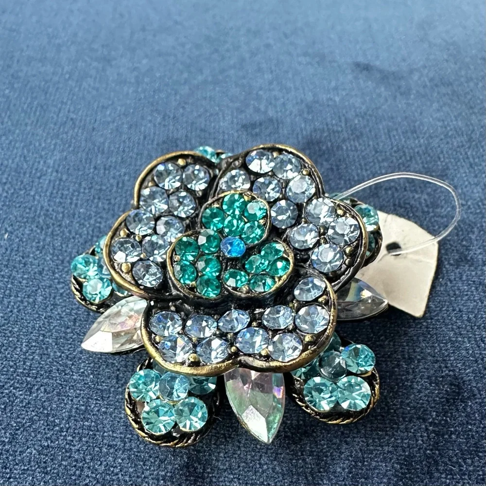 NWT Rose 3D Brooch with beautiful crystals